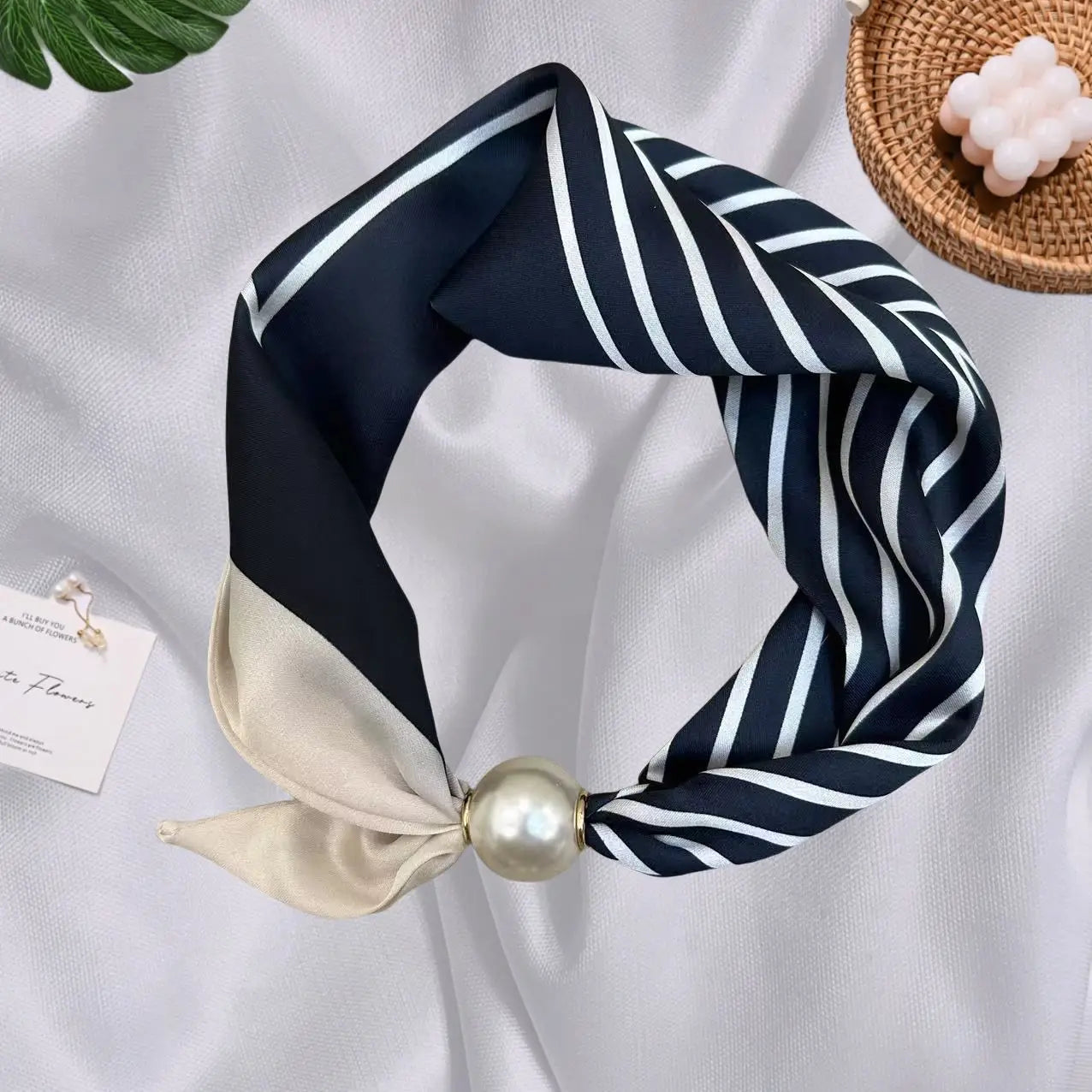 Necklaces Pearls Magnetic Buckles Scarves Short Collarbones Clothing Accessories Neck Protection Scar Covering Women's Scarves