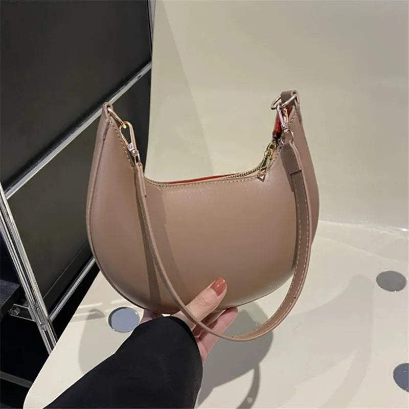 New Fashionable High-end Moon-shaped Baseball Bag,