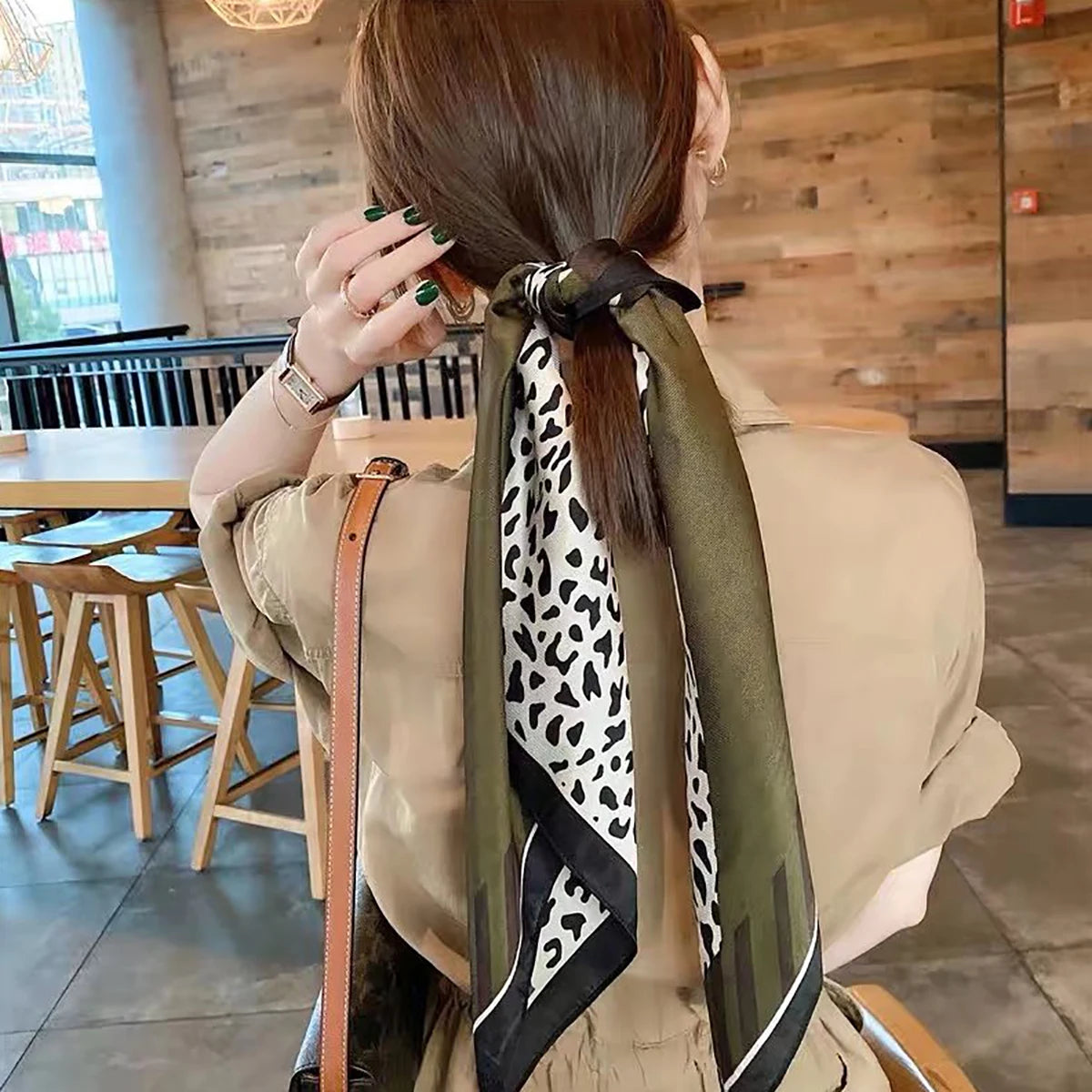 1 piece of women's fashionable and minimalist style scarf,