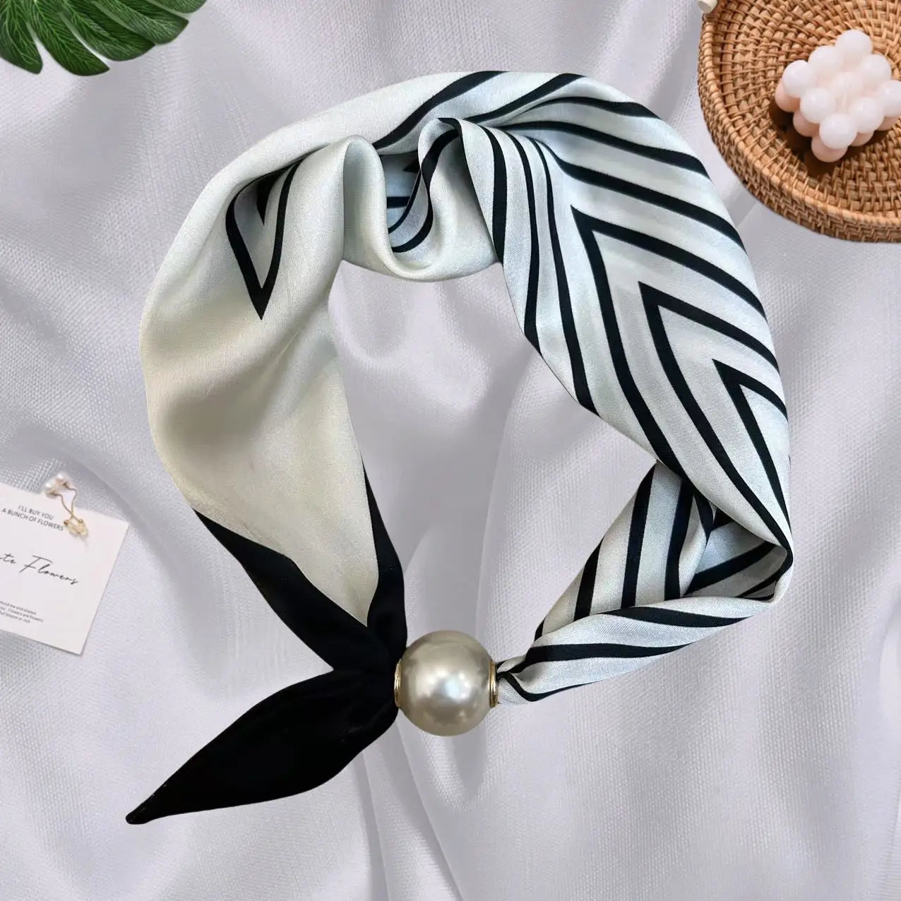 Necklaces Pearls Magnetic Buckles Scarves Short Collarbones Clothing Accessories Neck Protection Scar Covering Women's Scarves